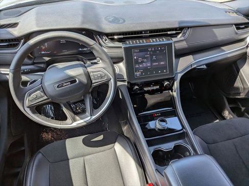 Certified 2025 Jeep Grand Cherokee Altitude RWD image 21