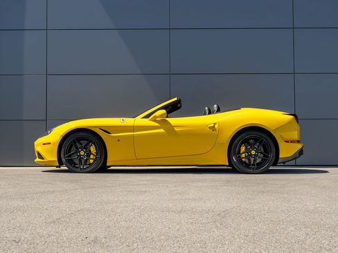 Certified 2018 Ferrari California T image 3