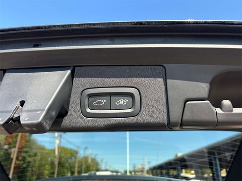 Used 2023 Volvo XC60 B5 Plus w/ Protection Package Premier image 15