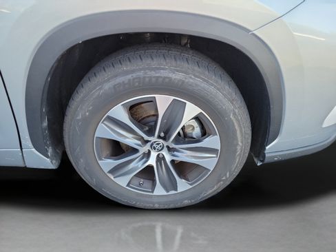 Used 2023 Toyota Highlander XLE FWD image 15