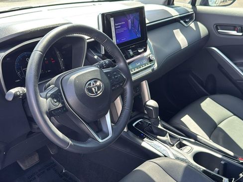 Used 2024 Toyota Corolla Cross XLE w/ Convenience Package FWD image 25