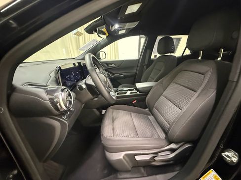 Certified 2025 Chevrolet Equinox LT FWD image 28