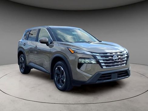 Used 2025 Nissan Rogue SV image 14