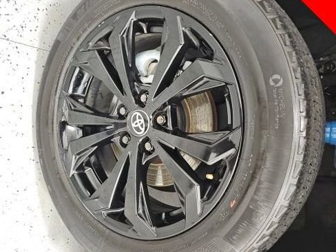 Used 2024 Toyota RAV4 SE image 10