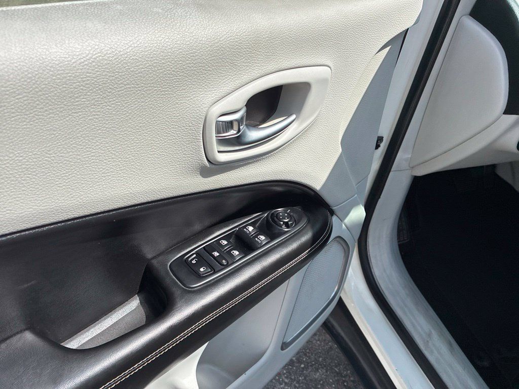 Used 2019 Jeep Compass Latitude FWD image 20
