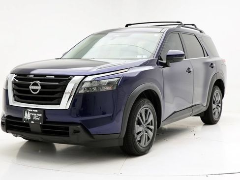 Used 2023 Nissan Pathfinder SV AWD/4WD image 2