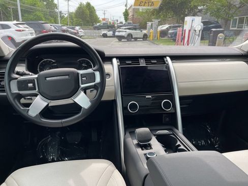Used 2023 Land Rover Discovery S AWD/4WD image 11