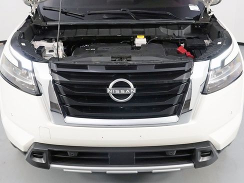 Used 2023 Nissan Pathfinder SL image 7