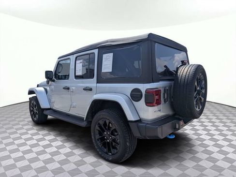 Used 2022 Jeep Wrangler Unlimited Sahara AWD/4WD image 6