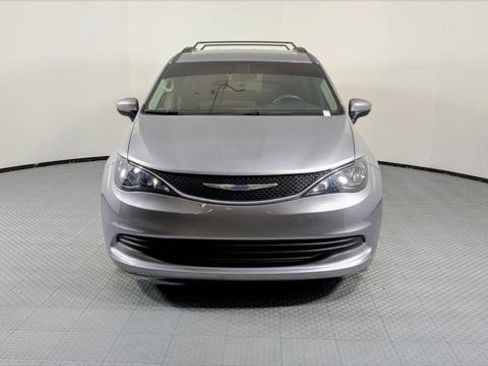 Used 2020 Chrysler Voyager Lxi image 11