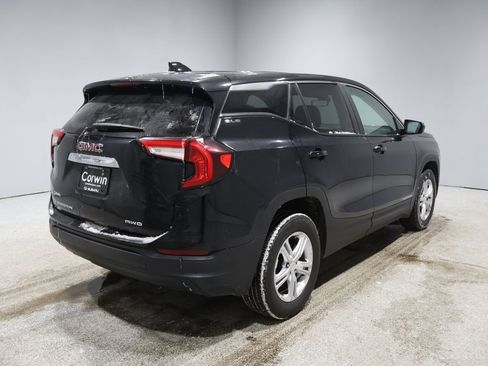Used 2024 GMC Terrain SLE image 2