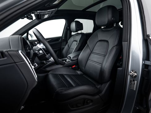 Certified 2022 Porsche Cayenne S image 5