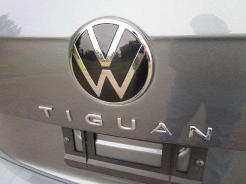 Used 2024 Volkswagen Tiguan S image 9