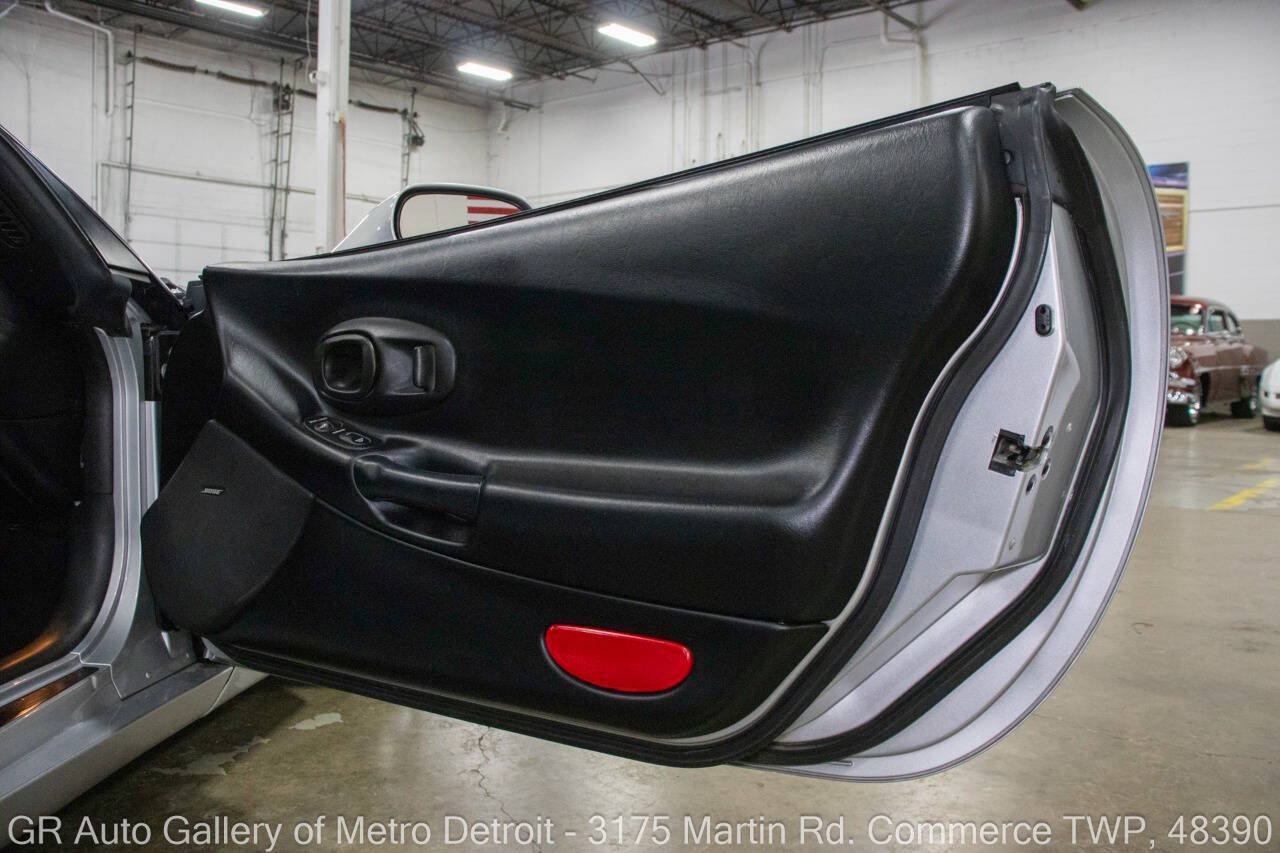 Used 2002 Chevrolet Corvette Convertible w/ Preferred Equipment Group2 RWD image 34