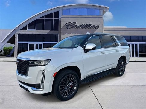 Used 2022 Cadillac Escalade Luxury image 1