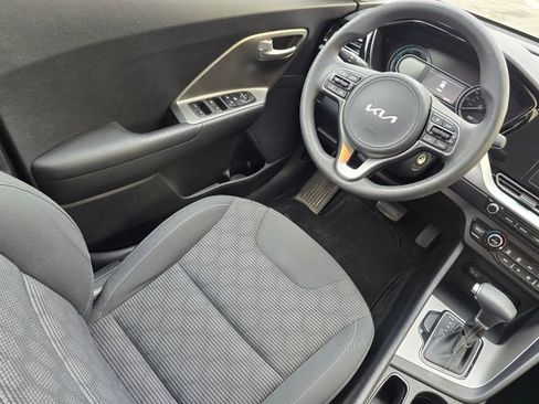 Used 2022 Kia Niro LX FWD image 29