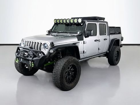 Used 2020 Jeep Gladiator Overland AWD/4WD image 3