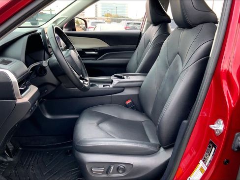 Used 2024 Toyota Grand Highlander Limited image 7