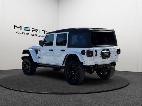 Used 2021 Jeep Wrangler Unlimited Sahara w/ Altitude image 7