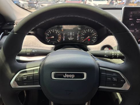 Used 2022 Jeep Compass Latitude FWD image 29