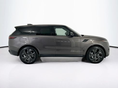 Used 2025 Land Rover Range Rover Sport SE AWD/4WD image 4