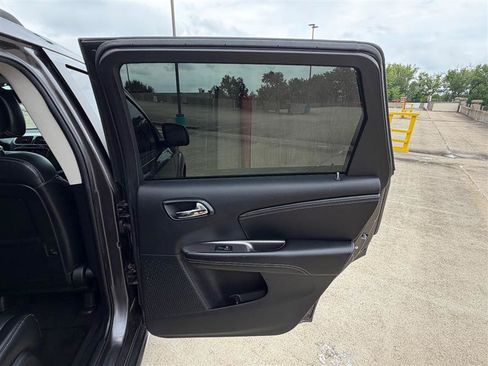 Used 2019 Dodge Journey Crossroad w/ Nav & Sun Group FWD image 36