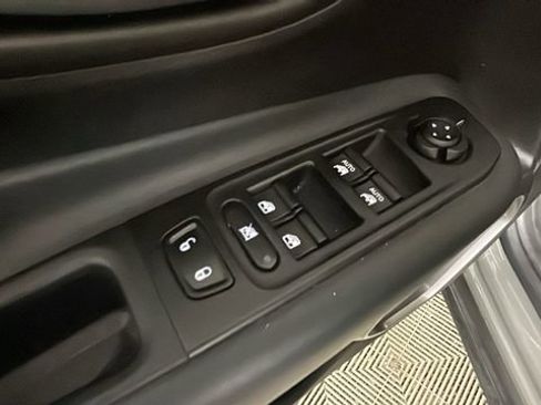 Used 2022 Jeep Renegade Latitude AWD/4WD image 10