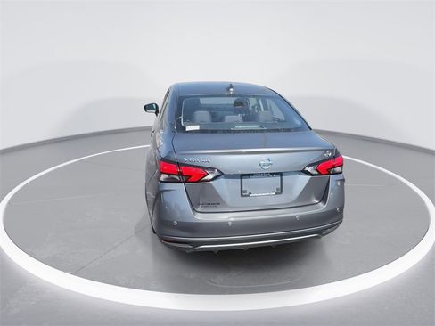 Used 2022 Nissan Versa SV image 7