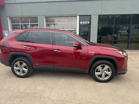 Used 2019 Toyota RAV4 Limited w/ Limited Grade Weather Package AWD/4WD image 9