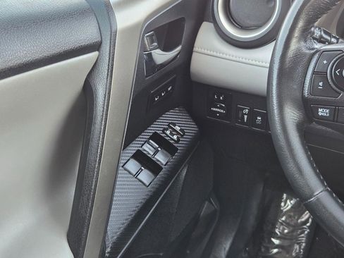 Used 2014 Toyota RAV4 Limited image 22