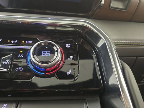 Certified 2024 GMC Sierra 3500 Denali Ultimate image 27