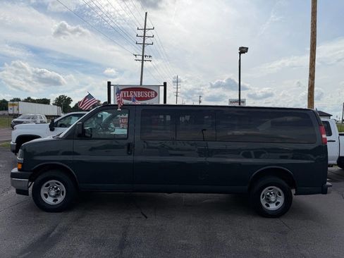 Used 2017 Chevrolet Express 3500 LT w/ LT Preferred Equipment Group RWD image 2