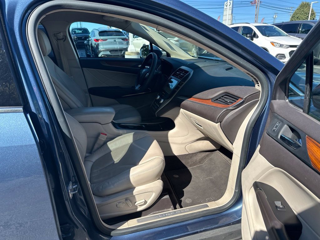 Used 2018 Lincoln MKC Select w/ Select Plus Package AWD/4WD image 36