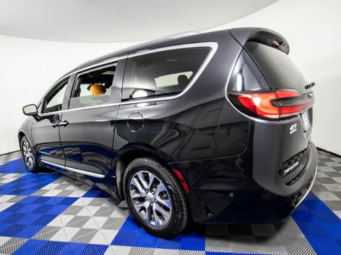 Used 2021 Chrysler Pacifica Pinnacle FWD image 8