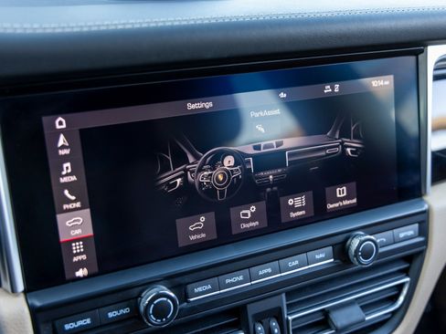 Used 2021 Porsche Macan image 34