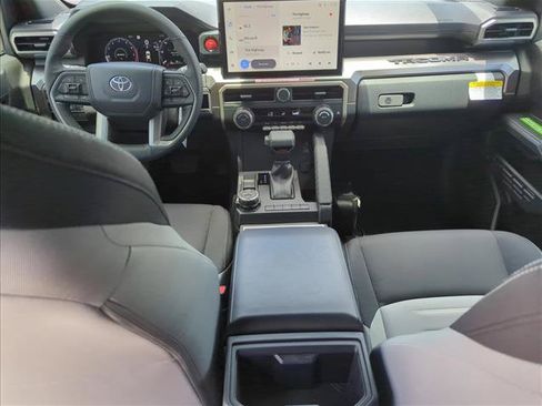 Certified 2025 Toyota Tacoma TRD Off-Road AWD/4WD image 15