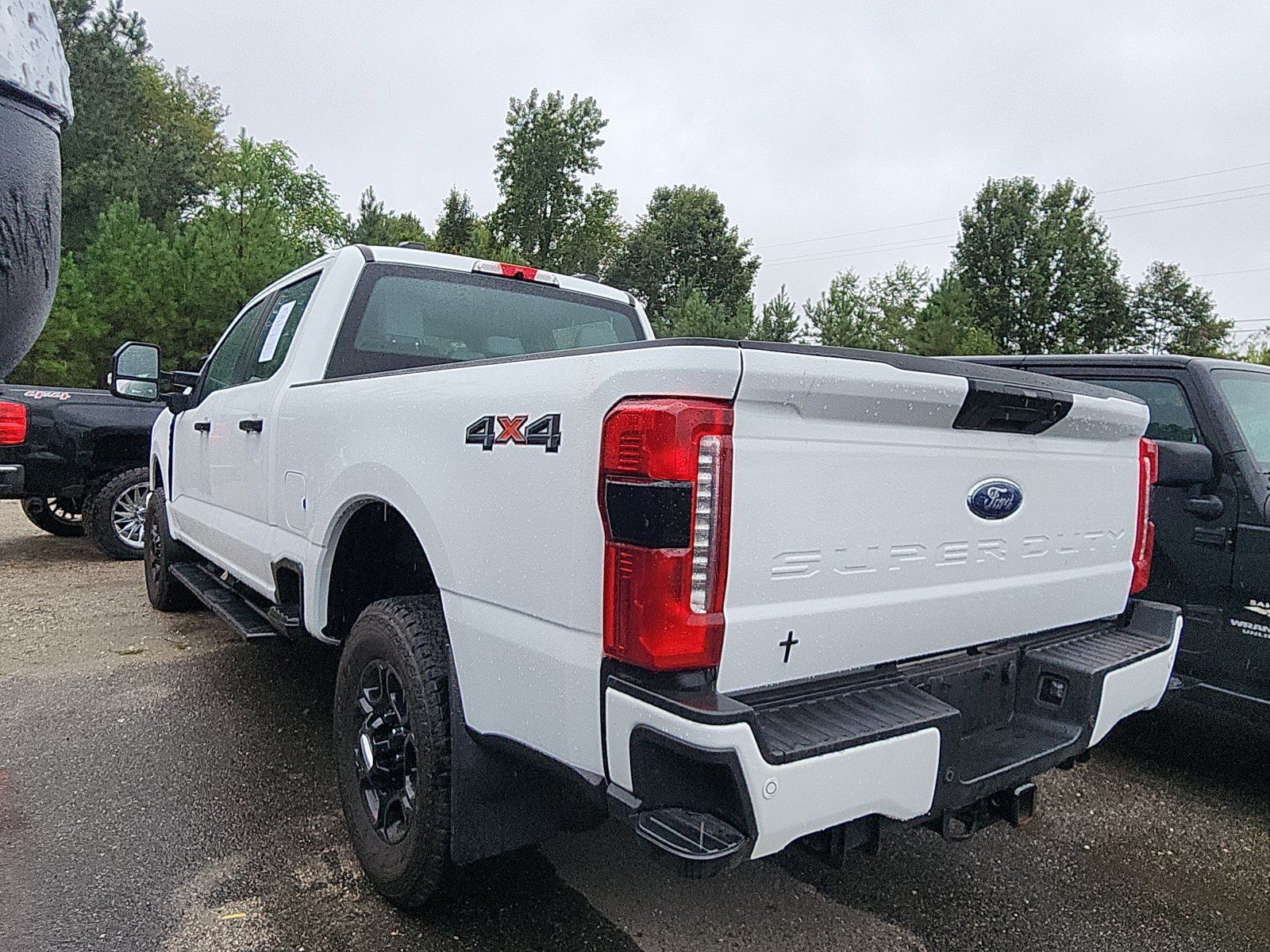 Used 2024 Ford F250 XL w/ STX Appearance Package AWD/4WD image 3