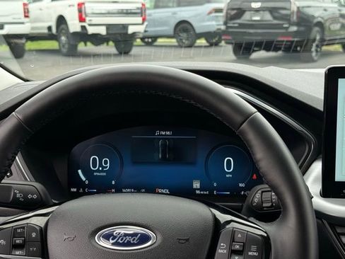 Certified 2025 Ford Escape Platinum AWD/4WD image 9