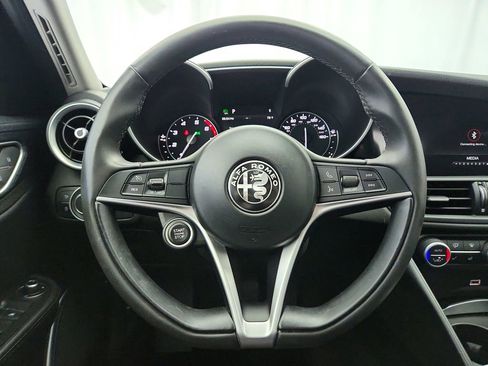 Used 2019 Alfa Romeo Giulia AWD image 14