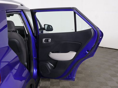 Used 2023 Hyundai Venue SEL image 19