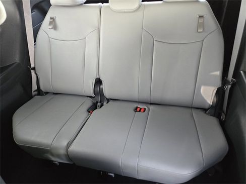 Used 2025 Toyota Sienna XLE image 14