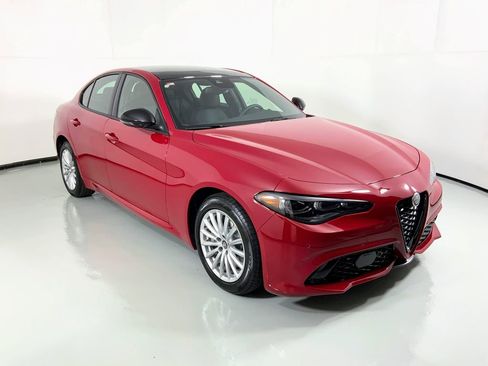 Used 2024 Alfa Romeo Giulia Sprint AWD/4WD image 6
