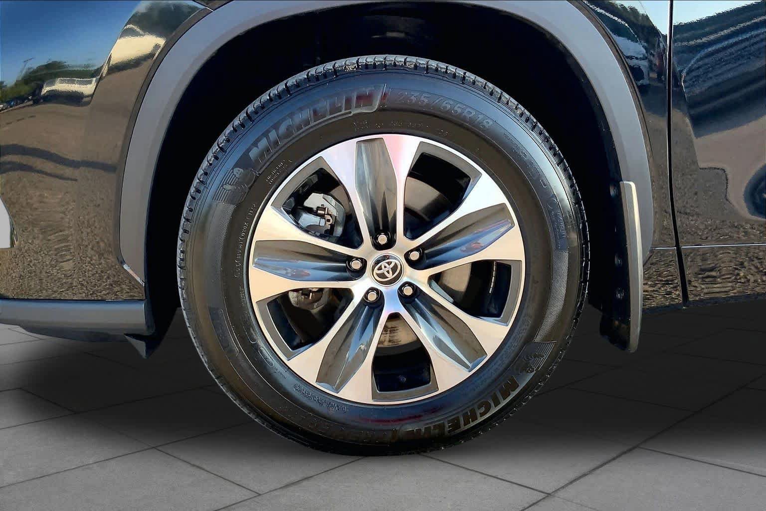 Used 2026 Toyota Highlander XLE AWD/4WD image 11