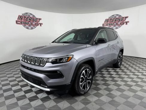 Used 2024 Jeep Compass Limited AWD/4WD image 3