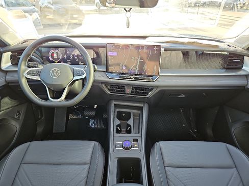 New 2026 Volkswagen Tiguan SE image 9