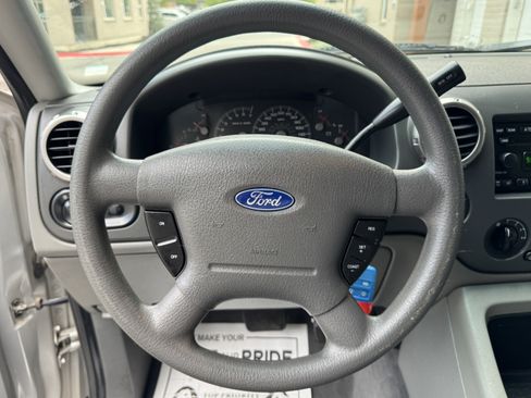 Used 2004 Ford Expedition XLT AWD/4WD image 19