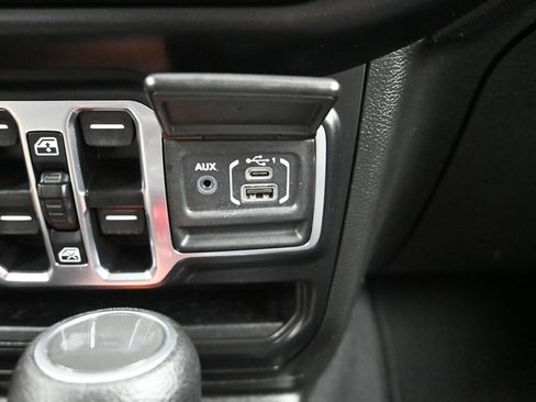 Used 2022 Jeep Wrangler Unlimited Sport image 23