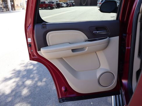 Used 2011 GMC Yukon Denali image 26