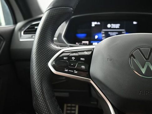 Used 2022 Volkswagen Tiguan SE R-Line image 16