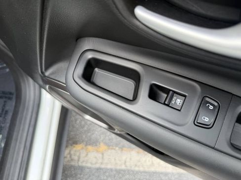 Used 2023 Jeep Renegade Latitude AWD/4WD image 27